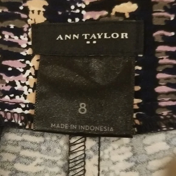 ANN TAYLOR Size 8 Pleated Loose Fitting Shorts - Picture 2 of 7